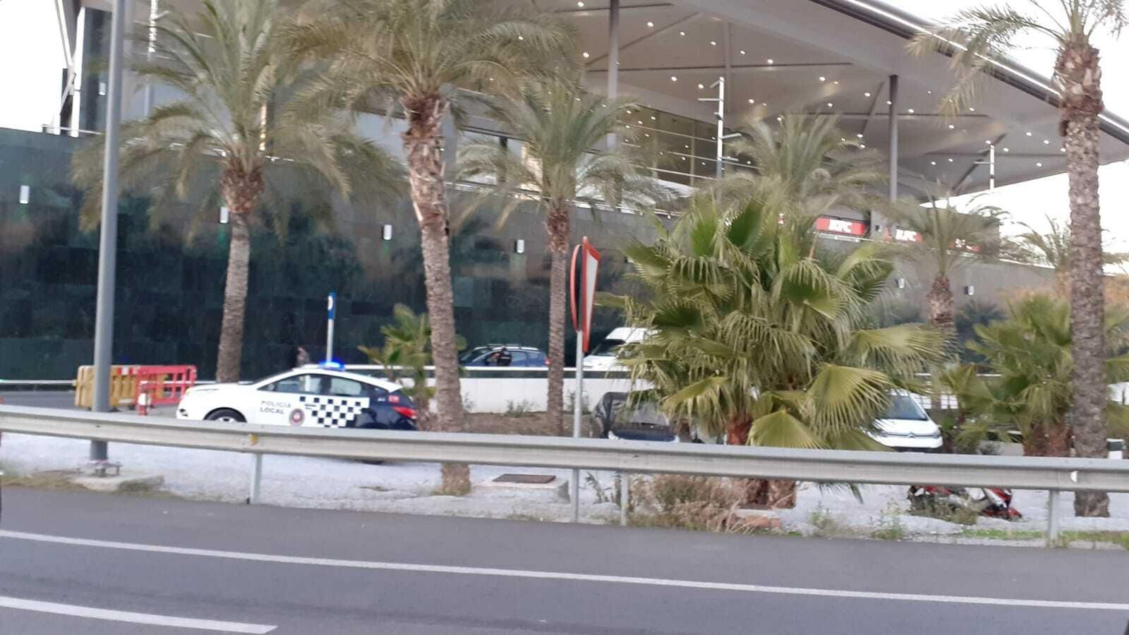 Multas a la salida del centro comercial Nevada de Armilla (Granada) por saltarse el confinamiento para ir de compras