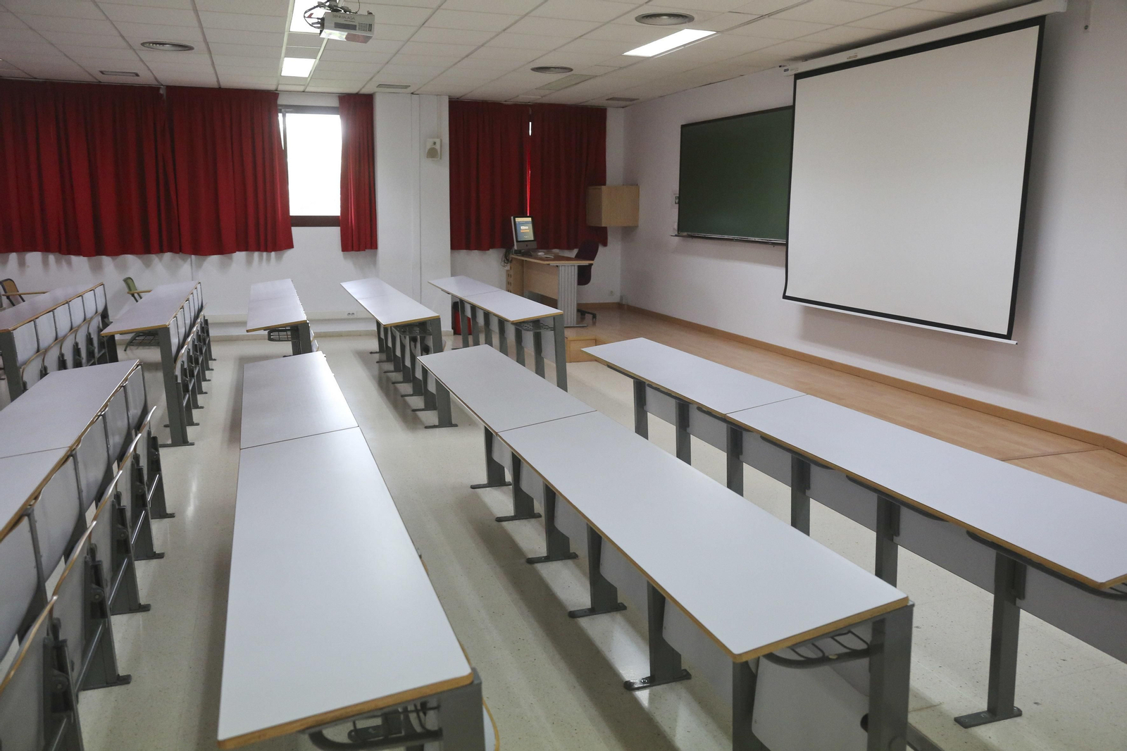 Aula vacía en la Universidad.