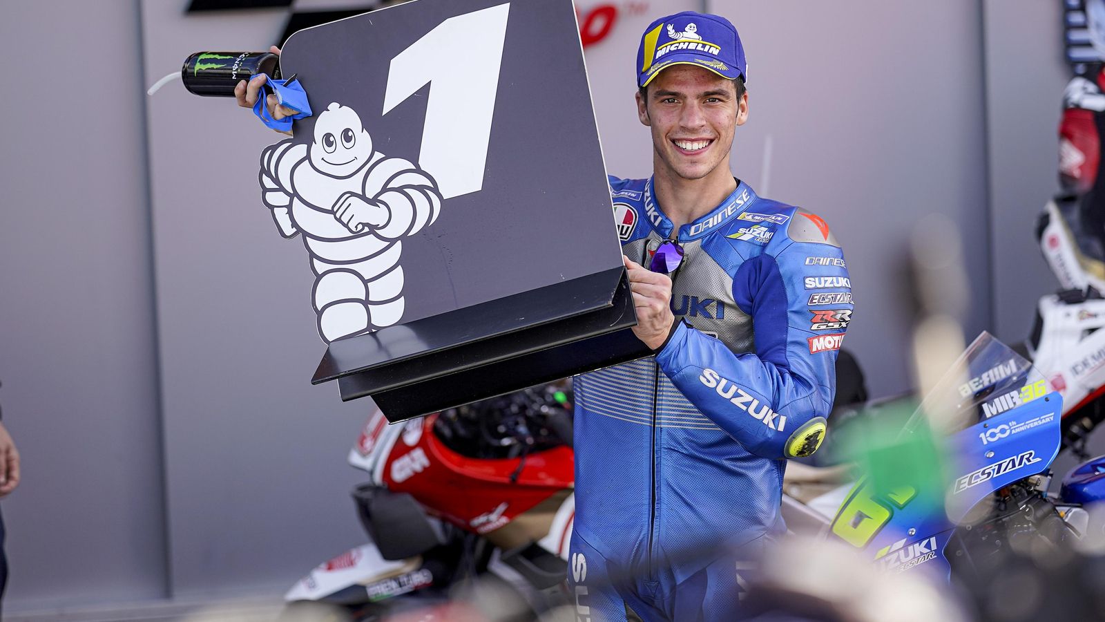 Joan Mir consiguió en Valencia su primera victoria en MotoGP.