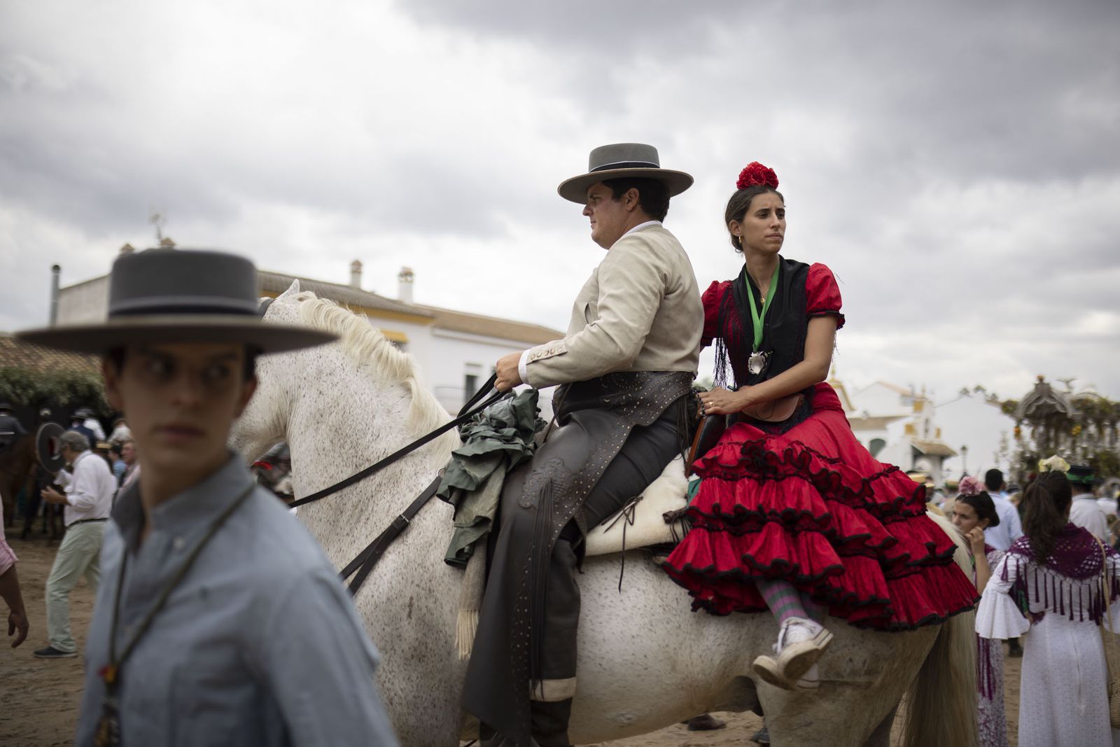 El Rocío 2023: Imágenes de ambiente en la aldea durante la presentación de las Hermandades