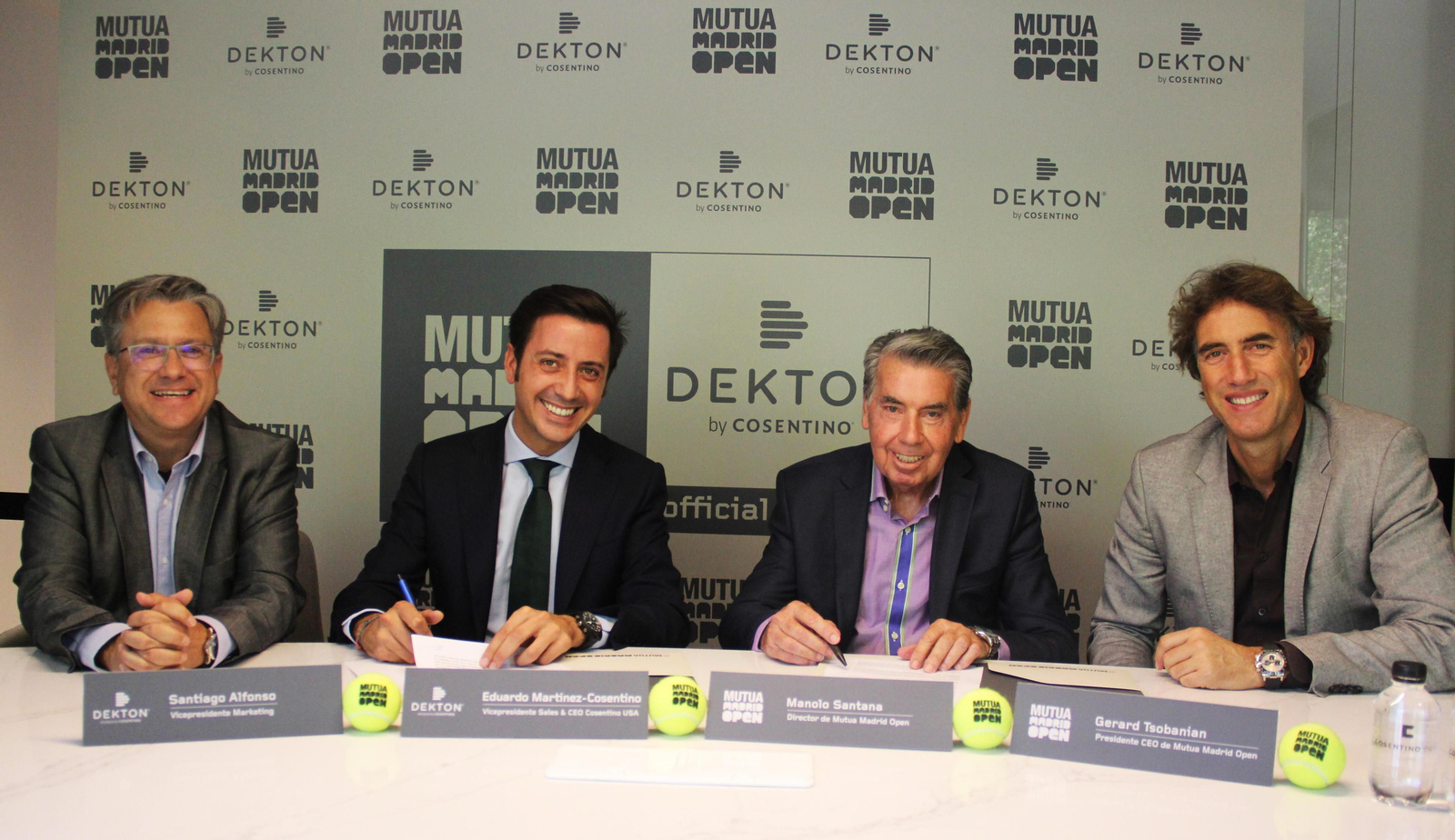 Santiago Alfonso, Eduardo Martínez-Cosentino, Manolo Santana y Gerard Tsobanian en el acto de firma para la renovación del acuerdo de patrocinio.