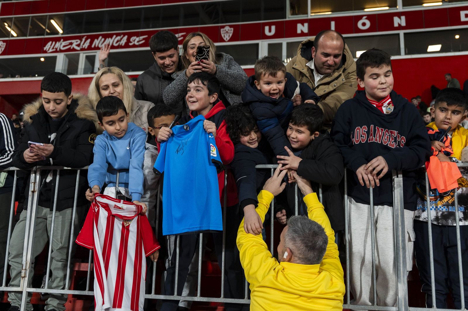 Fotogalería del partido homenaje a Guillermo Blanes entre los veteranos de la UD Almería y el FC Barcelona