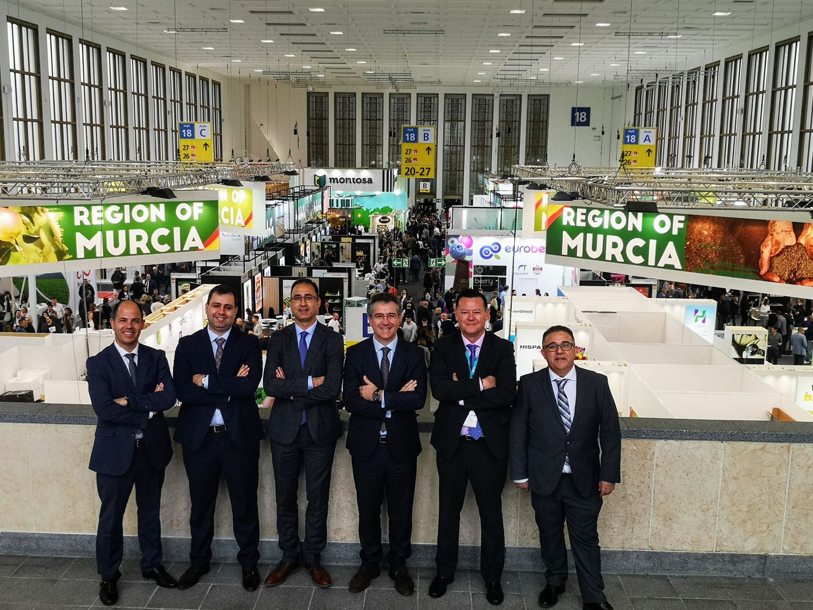 La delegación de Cajamar, en los últimos años, realiza su tradicional posado en la feria berlinesa, con vistas a los expositores de Andalucía y Murcia.