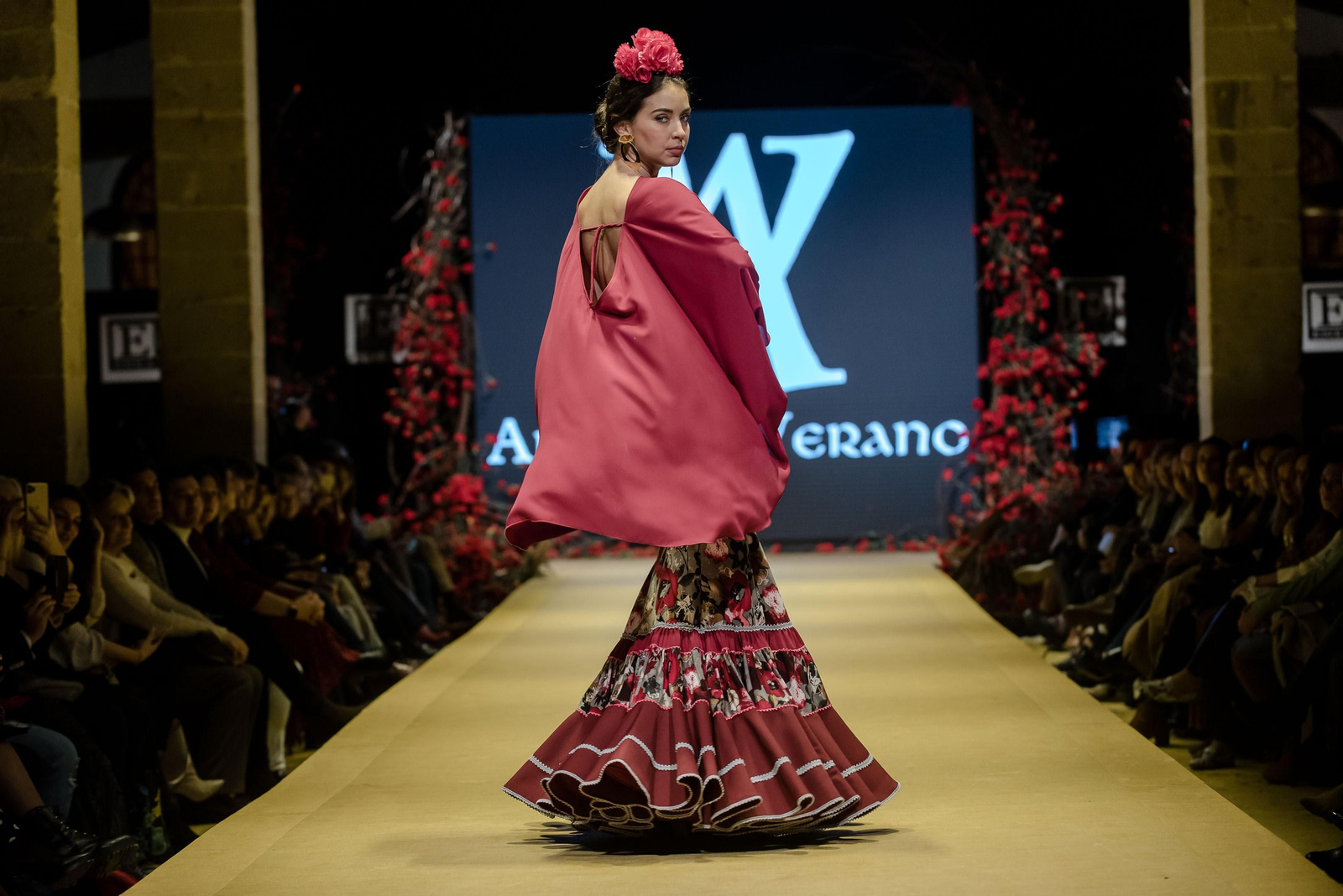 Imágenes de la inauguración y primeros desfiles de la 'Pasarela Flamenca 2020'