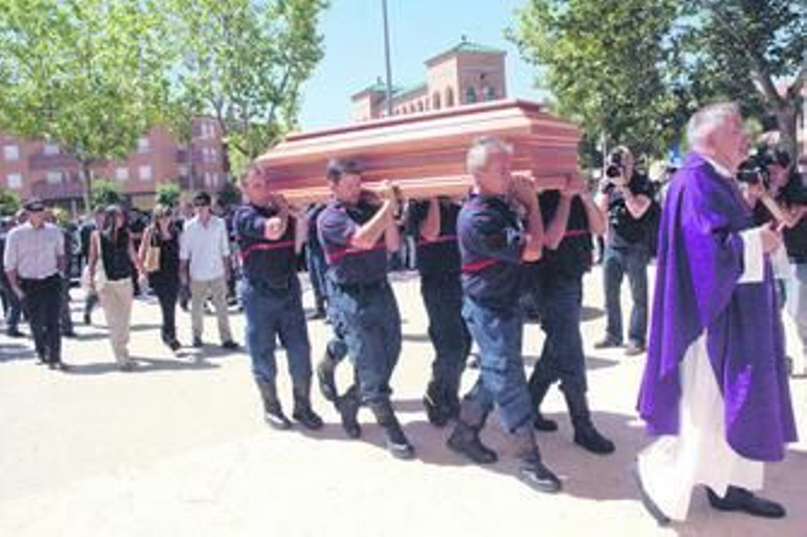 Un momento del entierro del bombero fallecido en Terual.