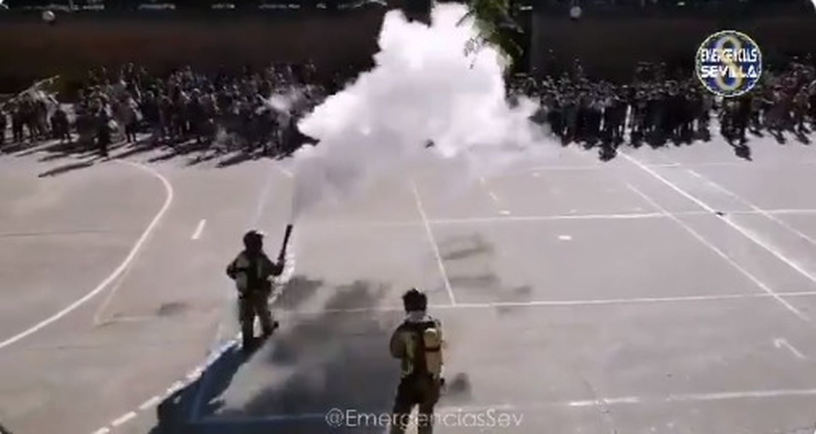 Bomberos  en el CEIP Ortiz de Zúñiga.