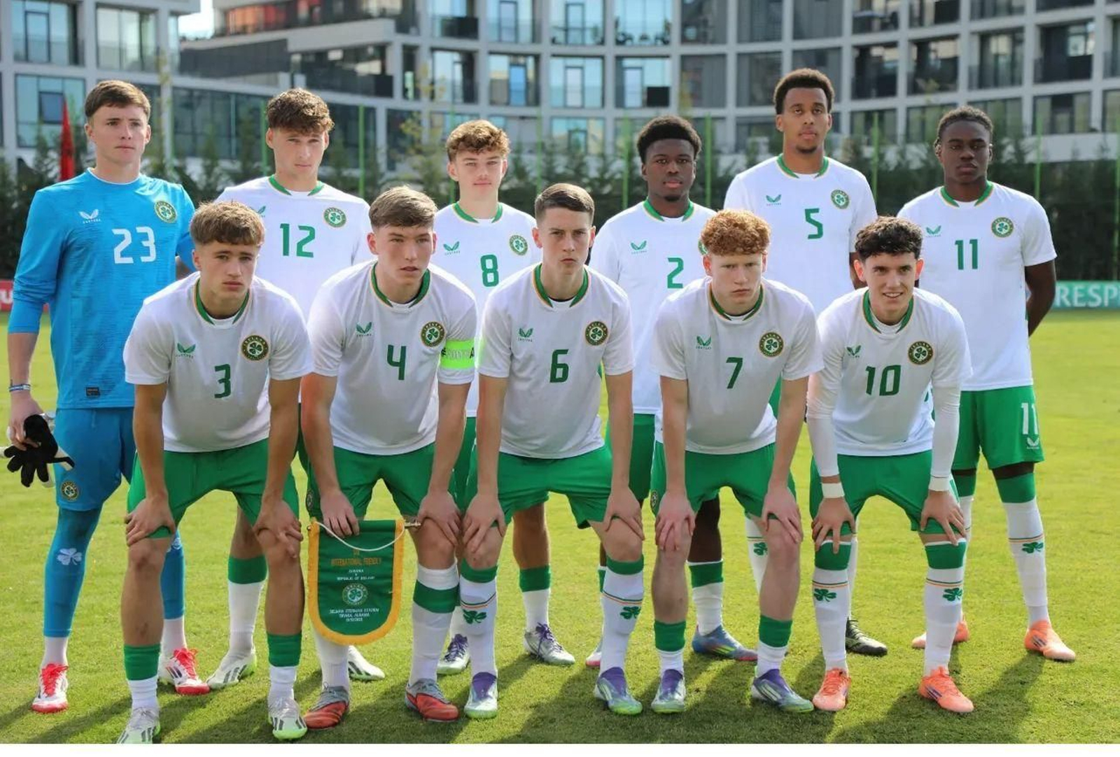 Ochoa, con Irlanda sub 19, abajo a la derecha.