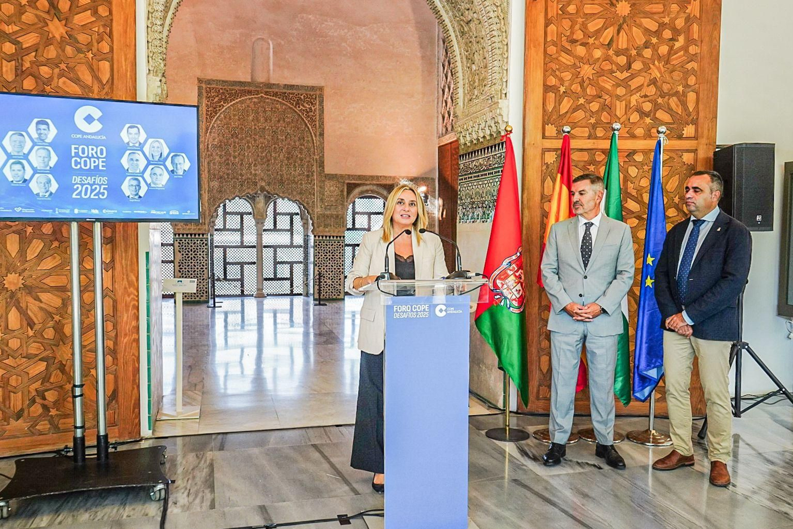 Momento de la presentación del foro en el Cuarto Real de Santo Domingo.