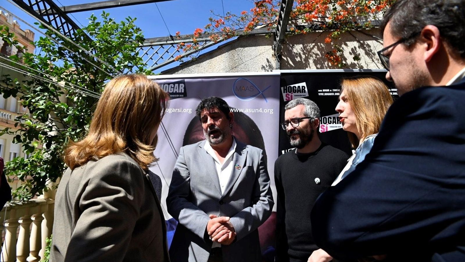 Dirigentes institucionales en su visita a las dependencias.