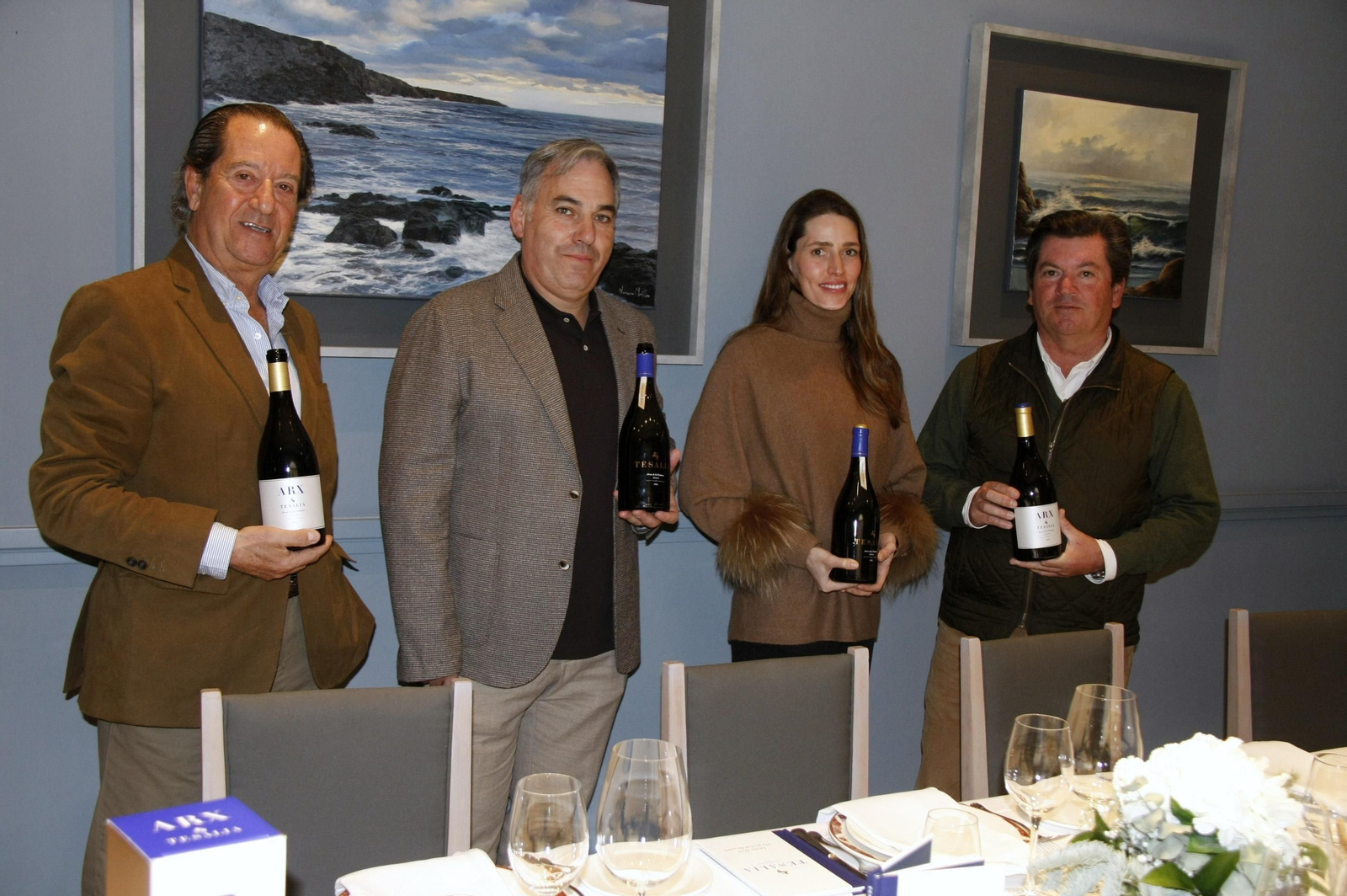 Natalia Golding, impulsora junto a su padre Richard del proyecto bodeguero, junto al enólogo Ignacio de Miguel, el comercial Javier Luca de Tena y el responsable de viña Manu López.