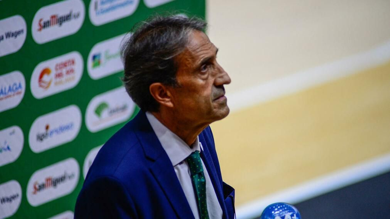 Luis Casimiro durante el partido contra el Barcelona en Valencia.