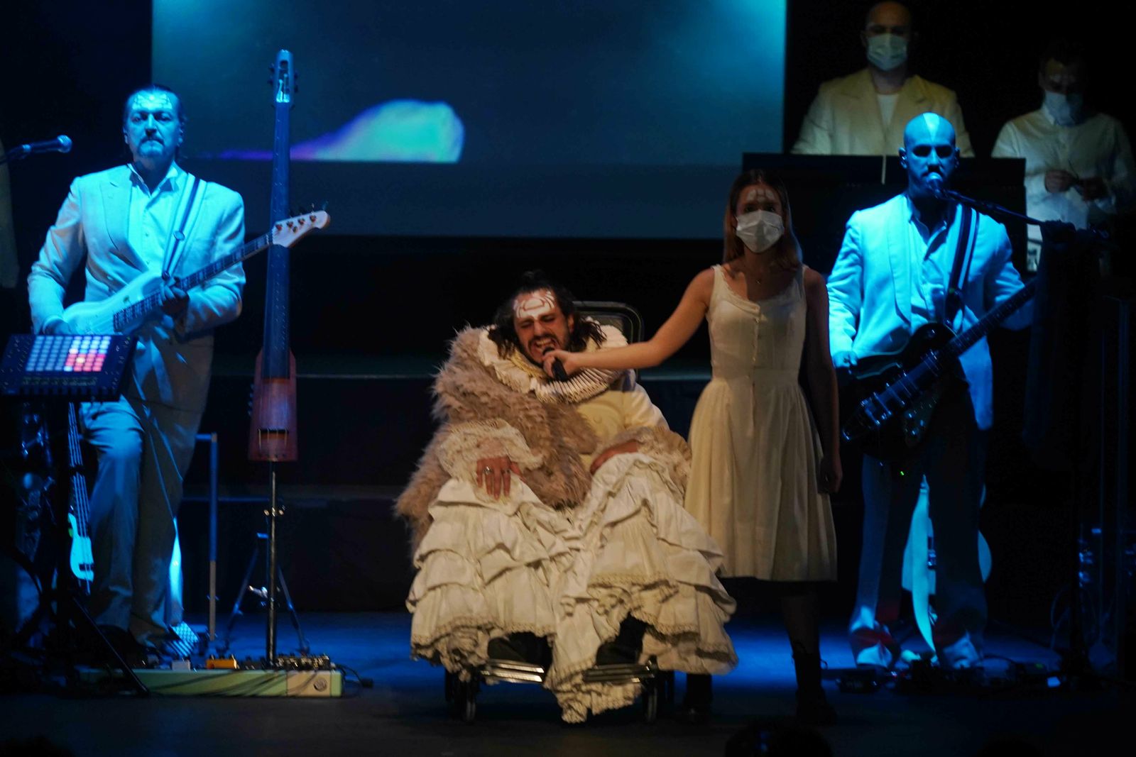 Asier Etxeandía, en un momento de 'La transfiguración del mastodonte'.