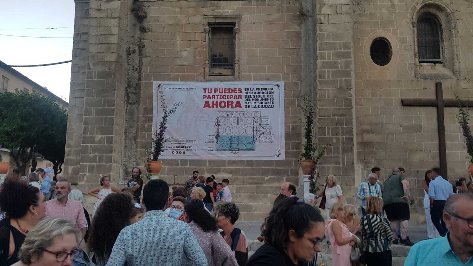 El cartel que anima a los ciudadanos a participar en la restauración de La Prioral.
