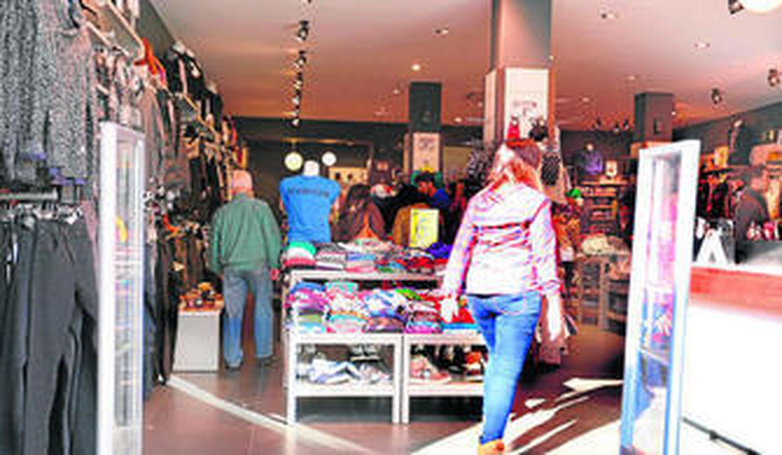 Las compras navideñas contribuyeron al aumento de contrataciones en establecimientos.