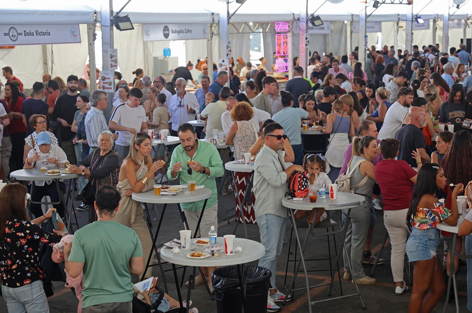 Imágenes de la Feria de la Tapa de Huelva en la mañana del domingo