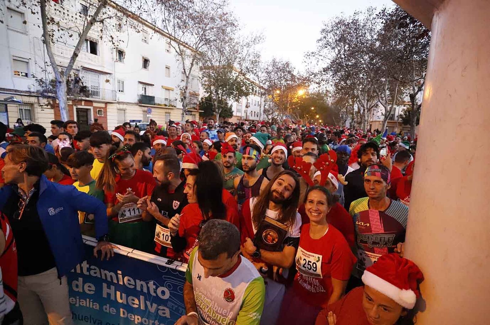Imágenes de la carrera de San Silvestre en Huelva