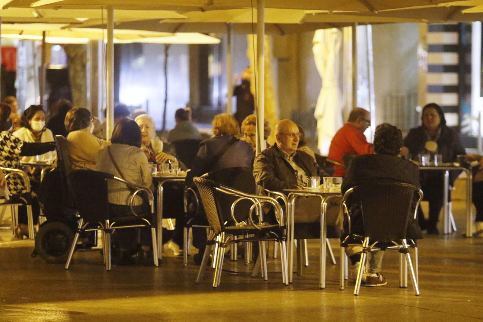 Coronavirus en Córdoba: Las fotografías de la última tarde de compras en el centro de Córdoba