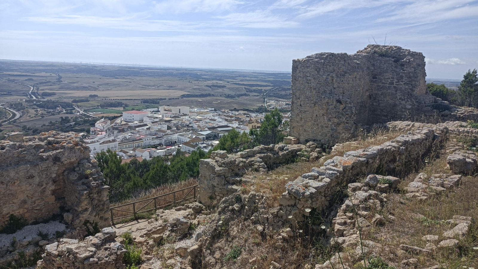 El Castillo de Medina Sidonia domina la localidad y nos muestra una gran panorámica del entorno.