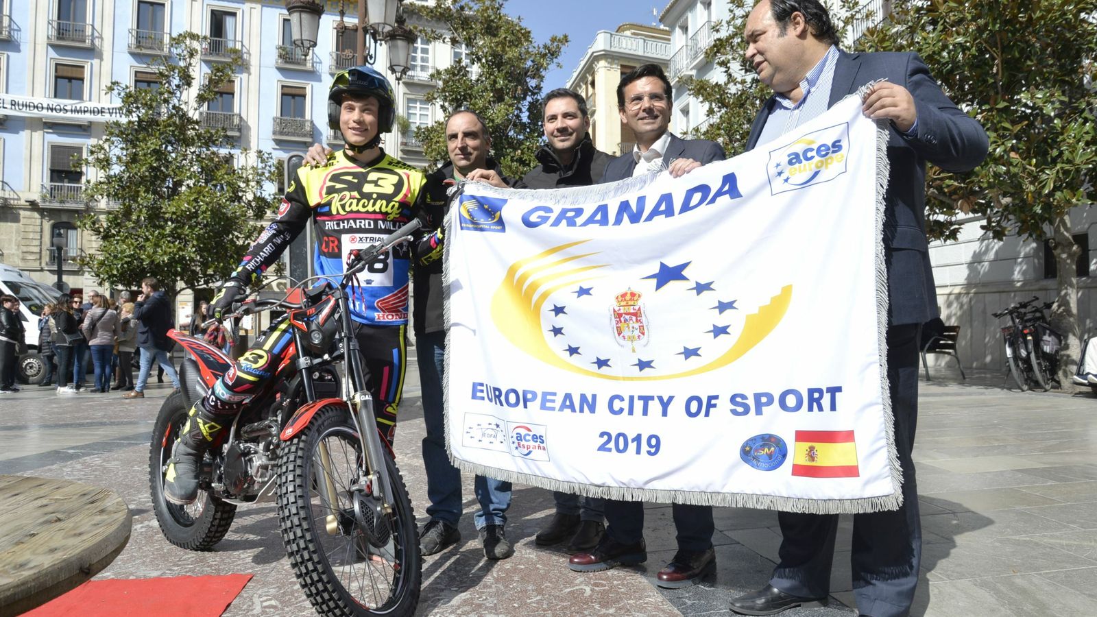 El alcalde de Granada, Francisco Cuenca, en la Plaza del Carmen durante la presentación de la prueba.