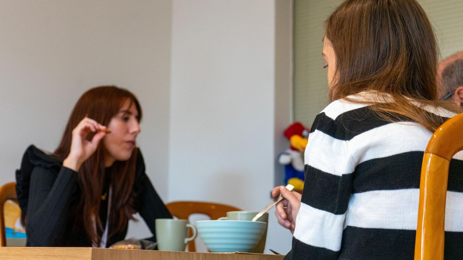 Una paciente de TCA desayunando, en una imagen de archivo.
