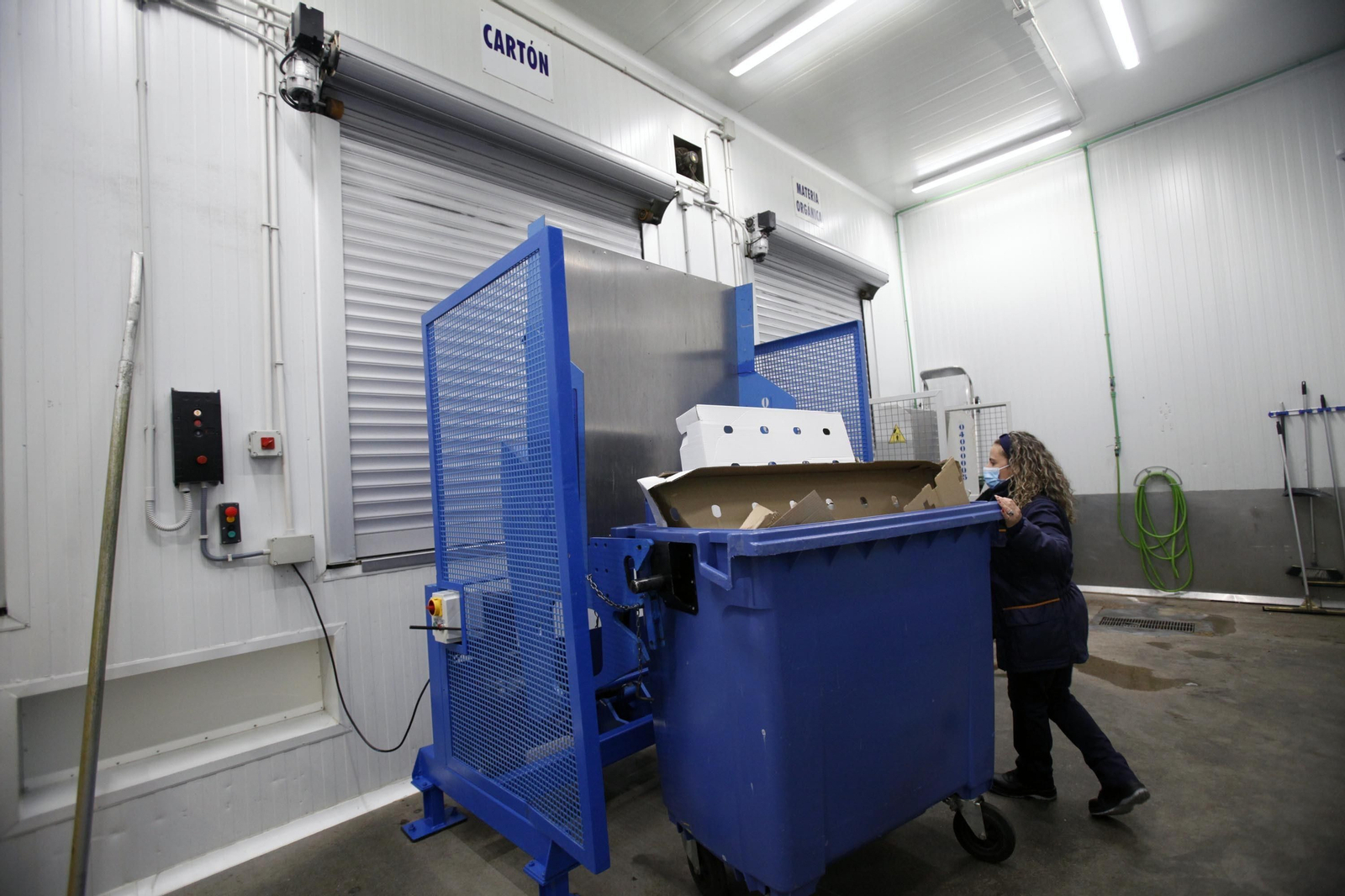 Imágenes del trabajo en la central logística de Mercadona