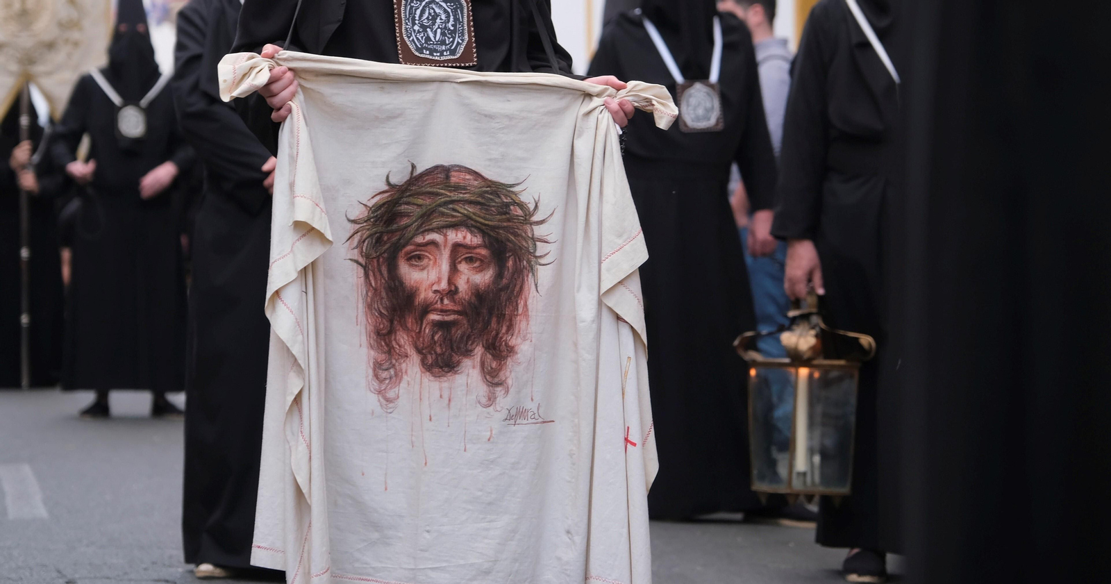 Lunes Santo en Córdoba: la procesión del Remedio de Ánimas, en imágenes