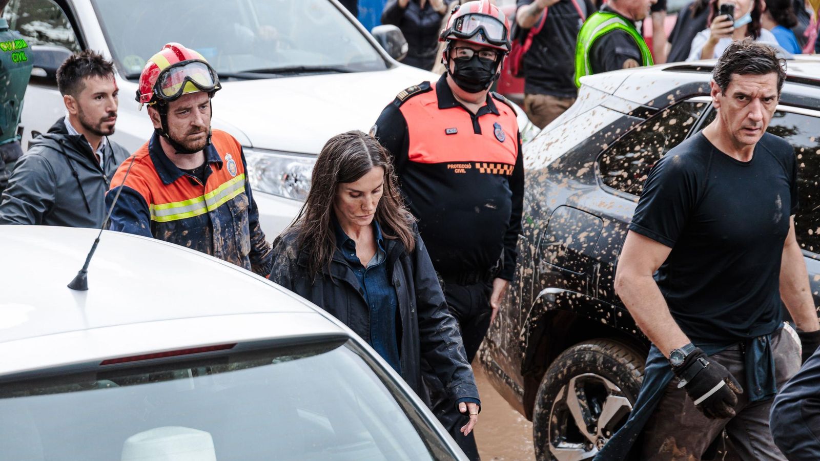 Las imágenes de la tensa visita de los Reyes en Paiporta