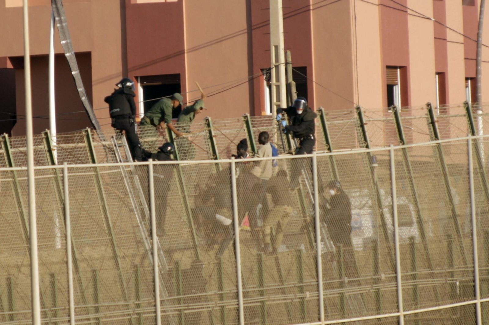 Tercer día consecutivo de asalto a la valla de Melilla