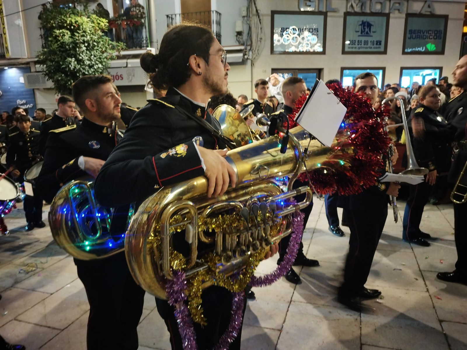 Las calles de Vélez-Málaga se llenan para recibir a los Reyes Magos