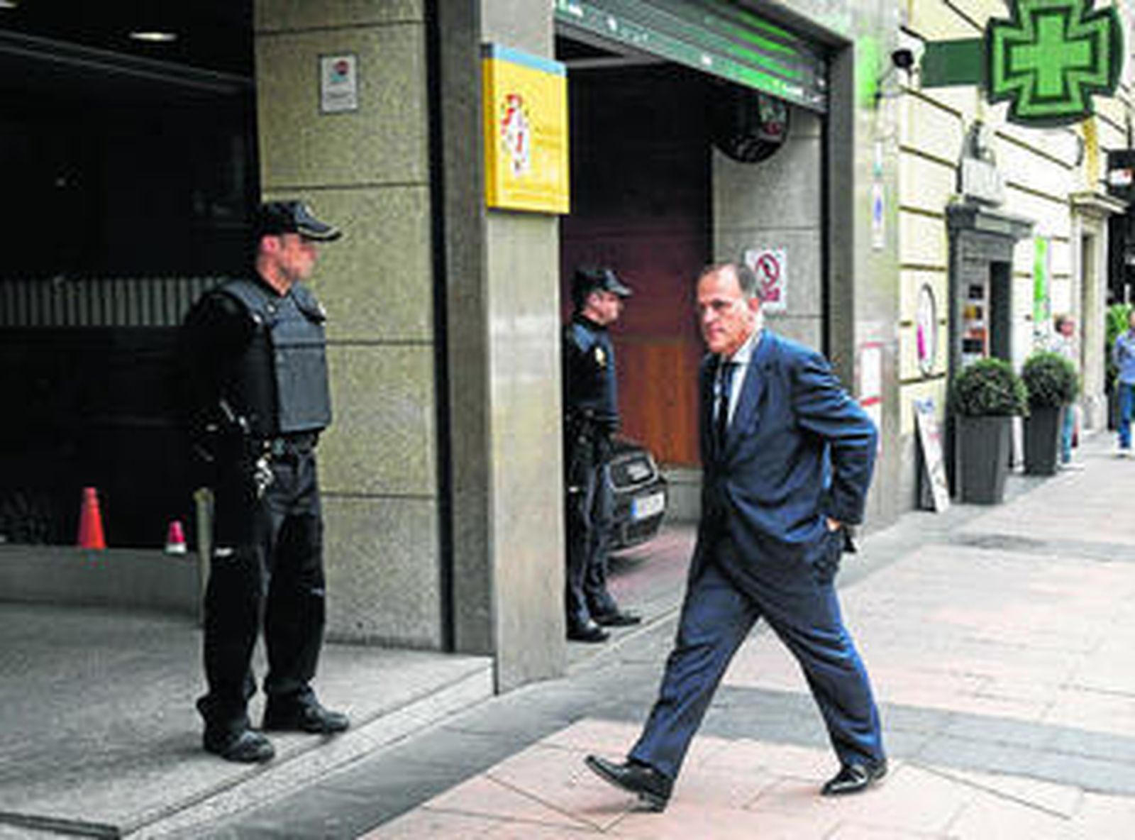 Javier Tebas, presidente de la LFP, ayer a su llegada a la Audiencia Nacional.