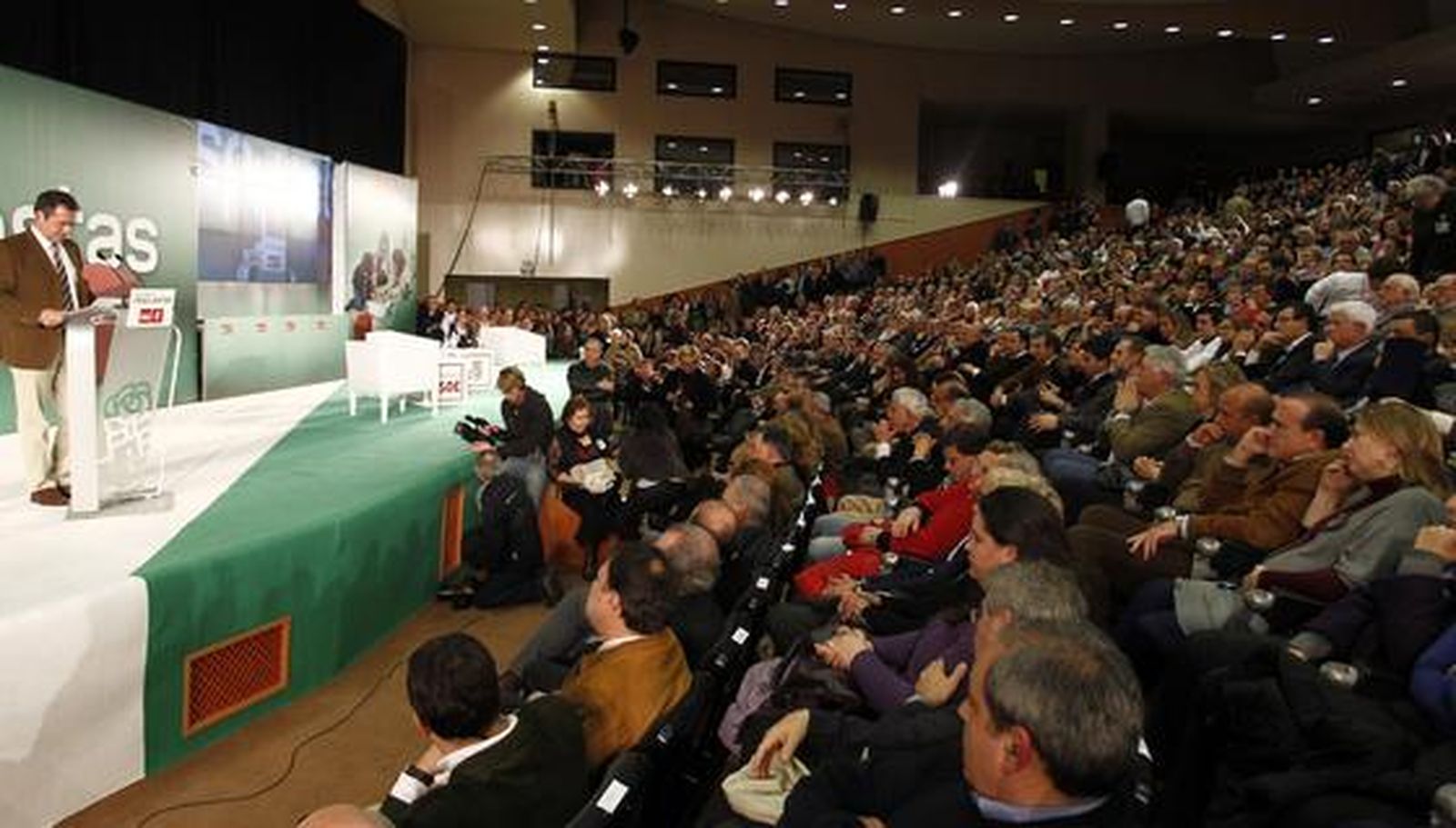 Acto de presentación del candidato socialista.

Foto: Antonio Pizarro / EFE