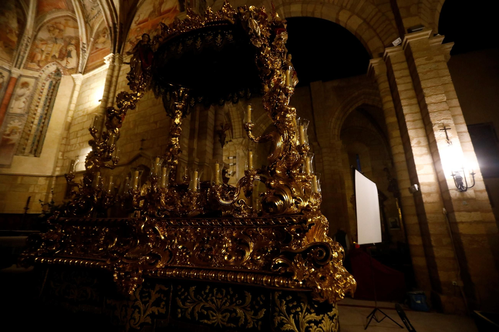 Las mejores fotos de la restauración del paso de la Virgen de las Tristezas de Córdoba