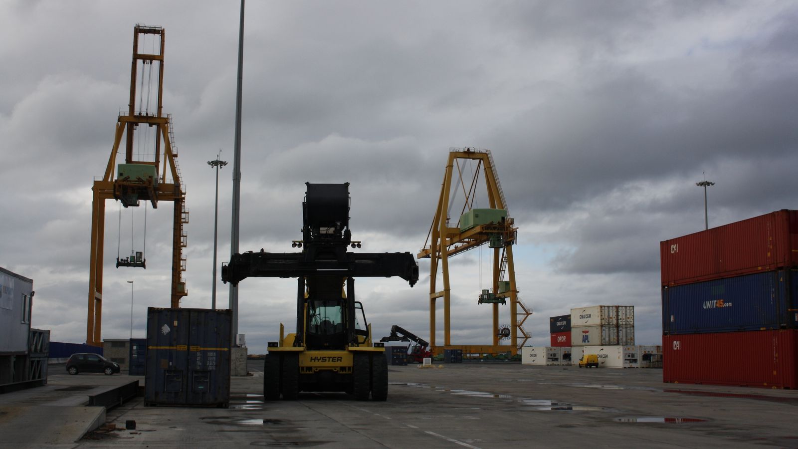 Operaciones en el Muelle Sur del Puerto de Huelva.