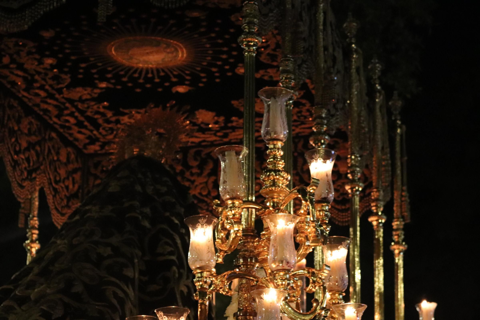 Amor y Caridad en el Viernes Santo de Málaga, en imágenes