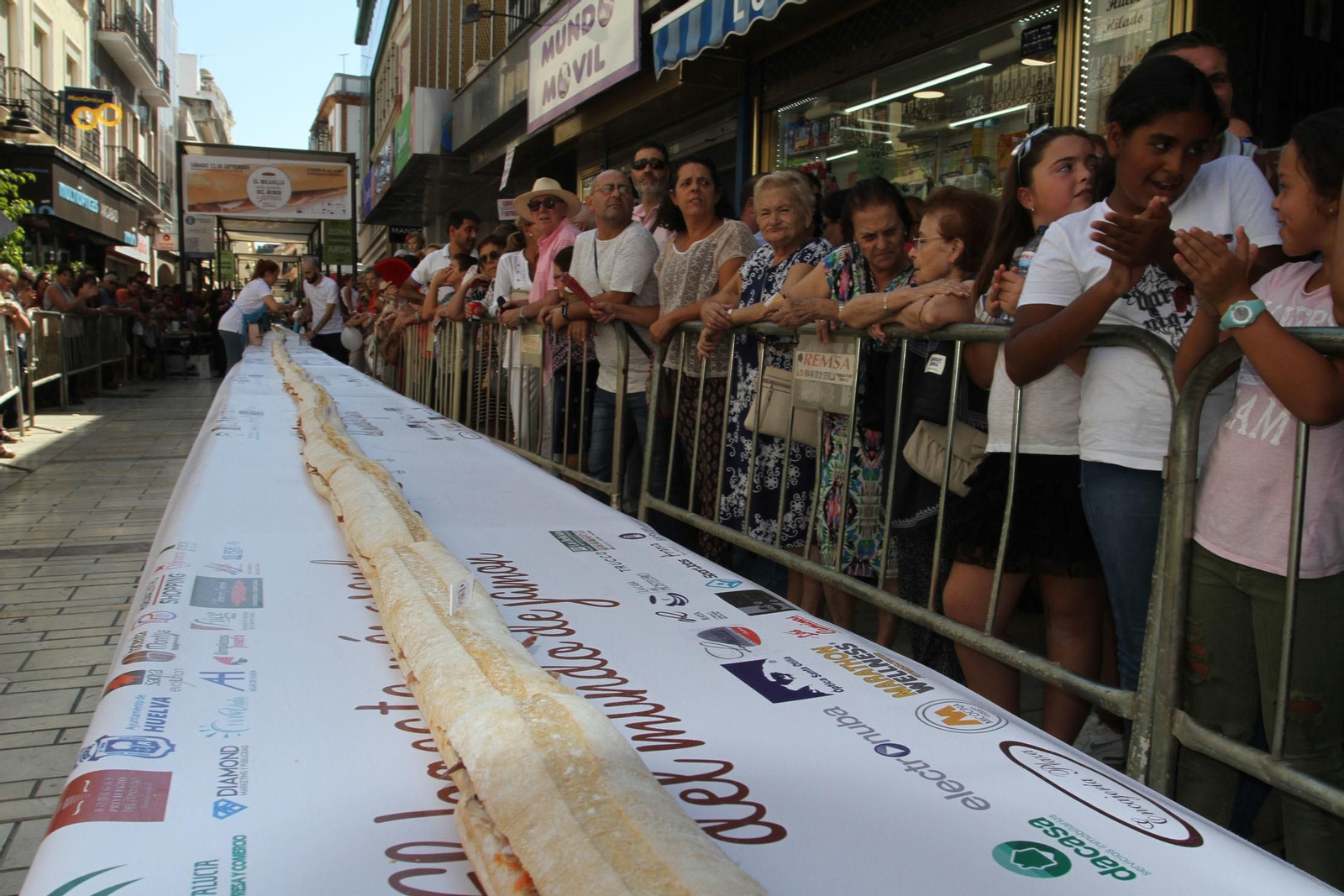 Record Guinnes del bocadillo de jamón mas grande del mundo, en Huelva