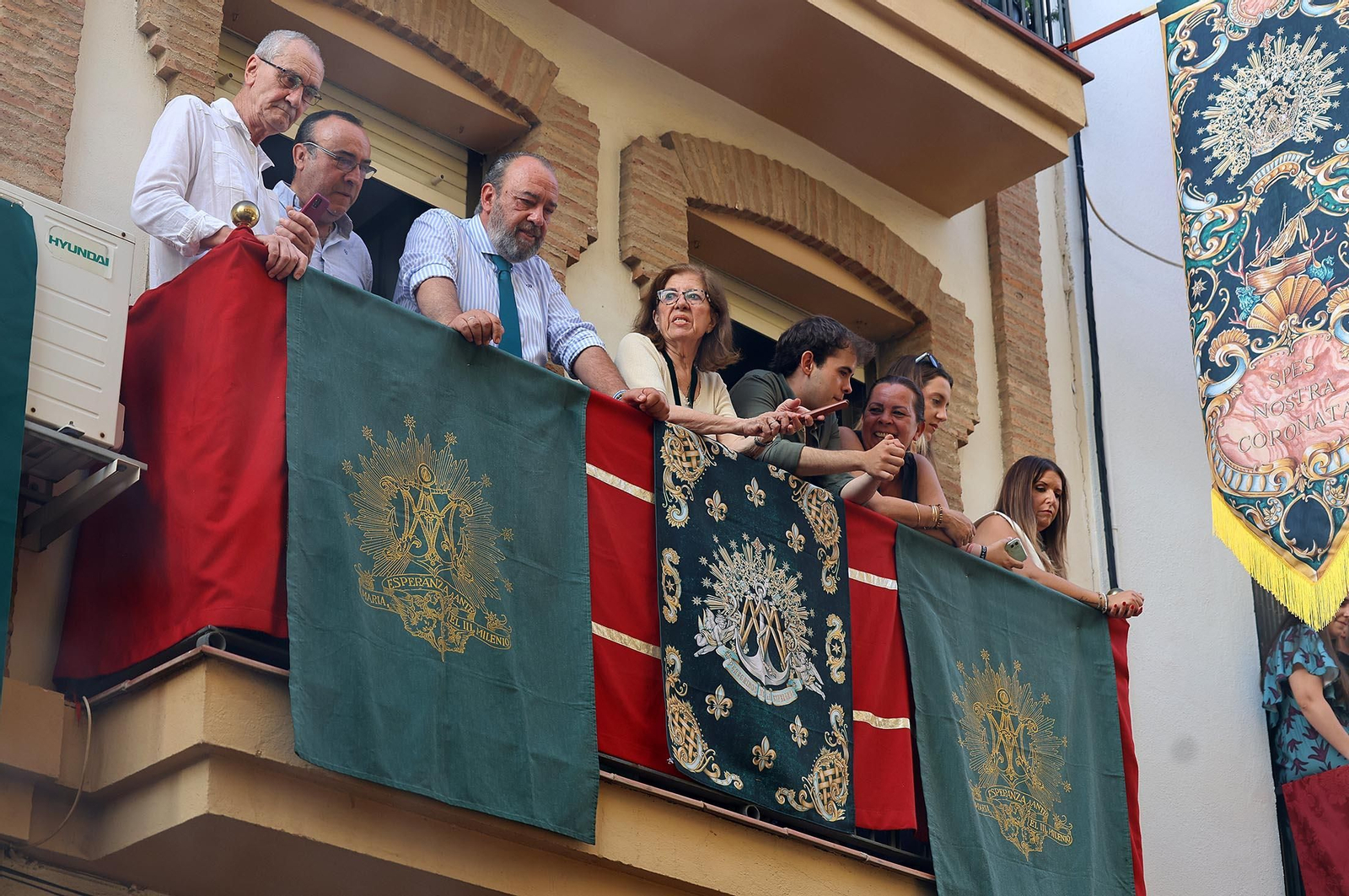 Imágenes de la procesión extraordinaria de la Virgen de la Esperanza por las calles de Huelva