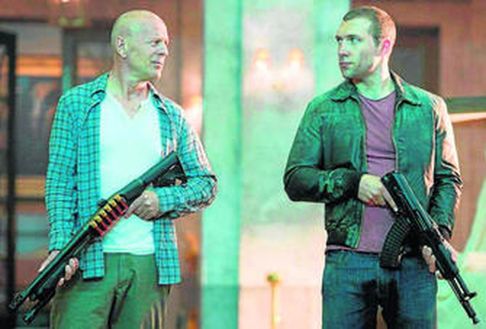 Bruce Willis y Jai Courtney, padre e hijo de la saga McClane, en problemas en Moscú.