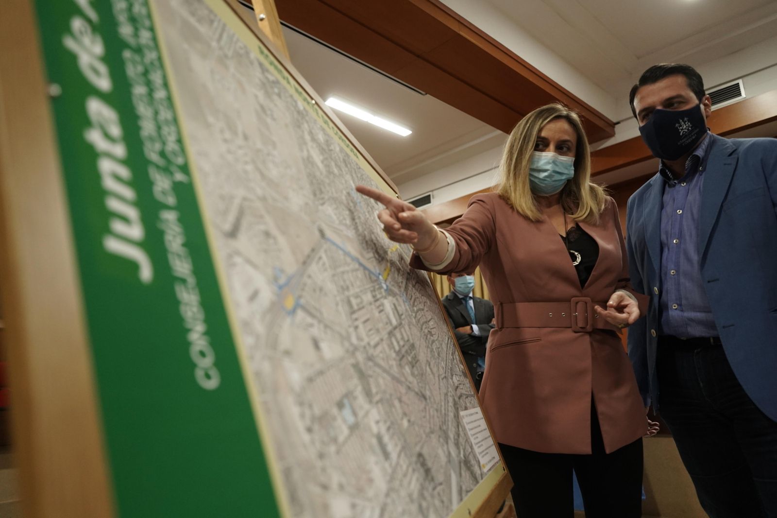 Marifrán Cazaro y José María Bellido presentan el tramo de Ronda Norte correspondiente a la Junta.