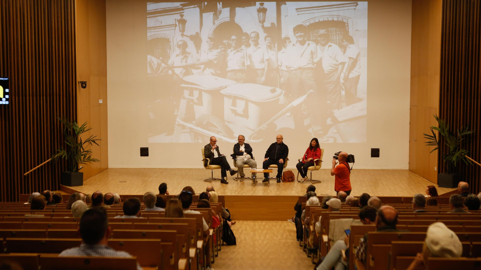 Fotos de la exposición y conferencia sobre el movimiento obrero en el Campo de Gibraltar