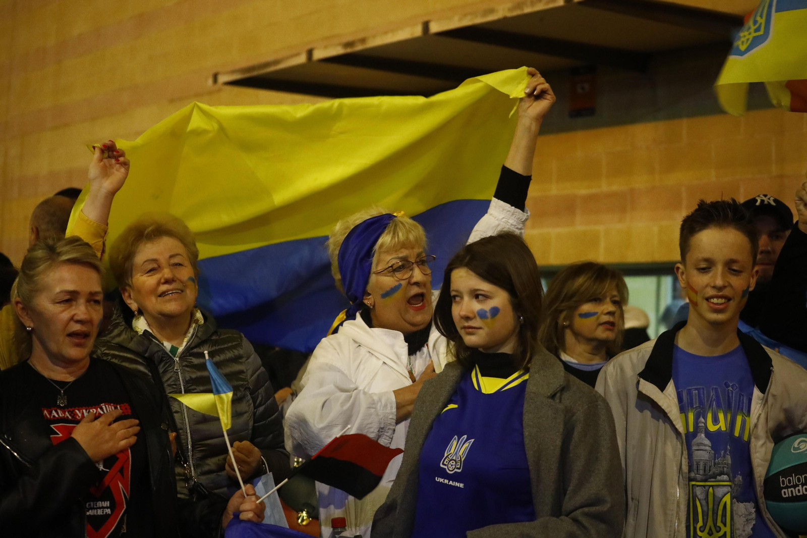 Las imágenes del emotivo encuentro entre España y Ucrania en Córdoba