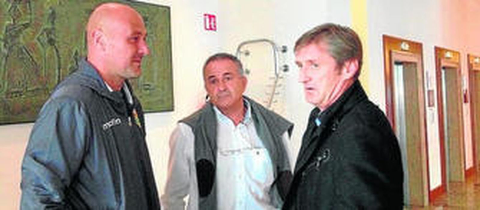 Roberto Ríos, Rafael Gordillo y Robert Jarni, ayer en el hotel.