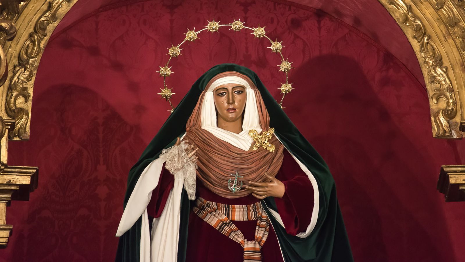 La Esperanza anuncia la cuaresma en Triana, vestida de hebrea