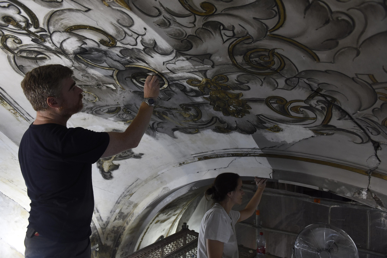 Todas las imágenes de la restauración de las pinturas en la Parroquia de la Magdalena