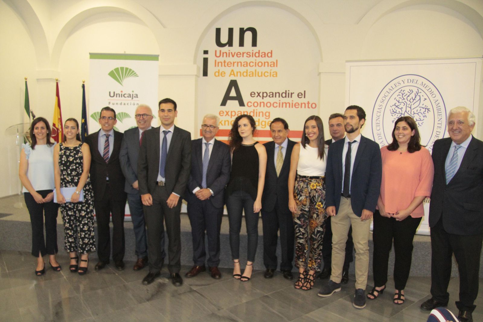 Antonio Pascual, Sergio Corral, José Sánchez Maldonado, Manuel Jiménez Barrio y Santiago Herrero, junto a los premiados, ayer.
