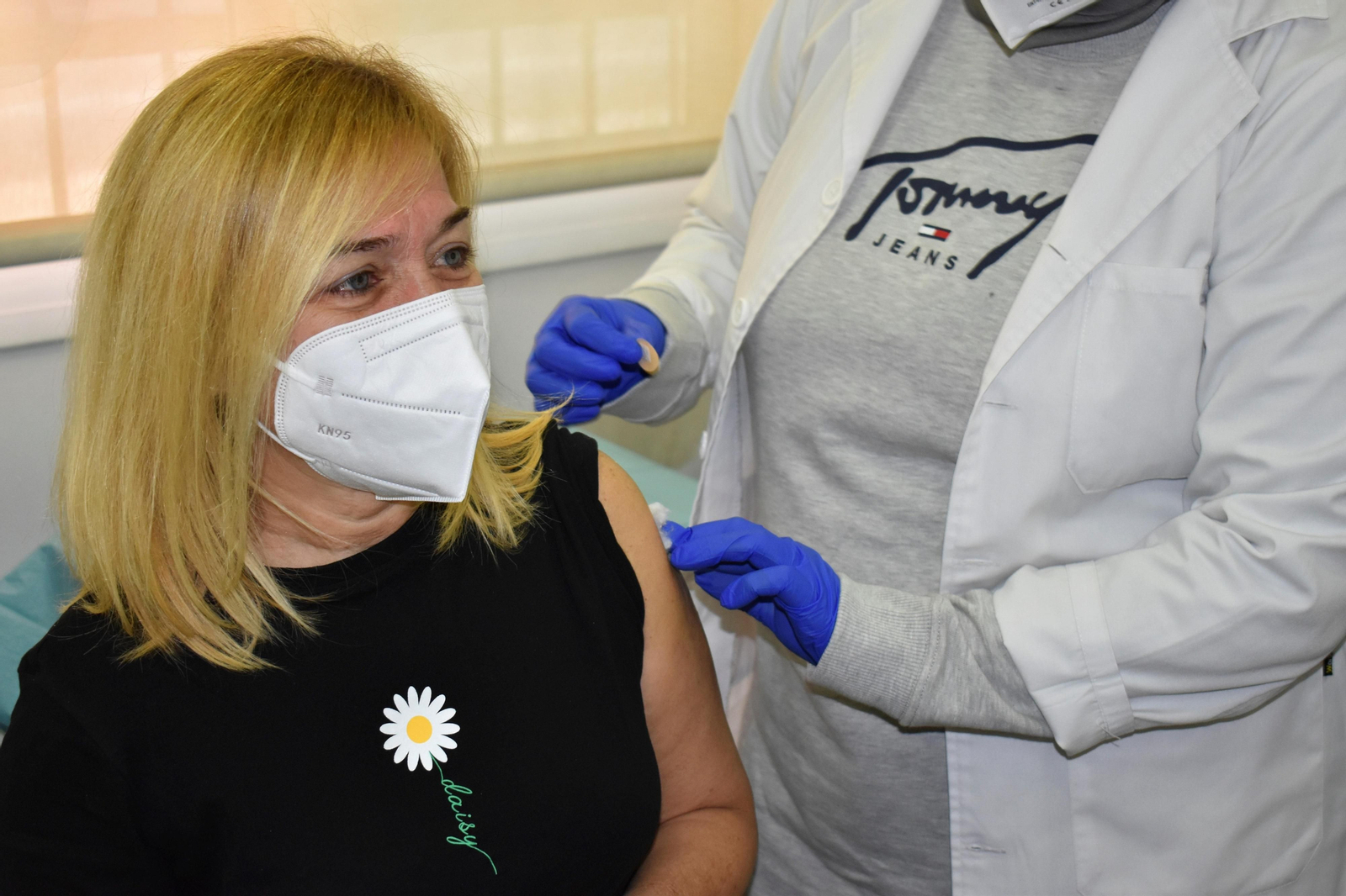 Los primeros vacunados contra el coronavirus en cada Comunidad Autónoma