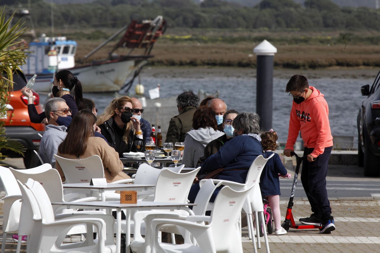 Ambiente en las terrazas de El Rompido y Punta Umbría durante este sábado.