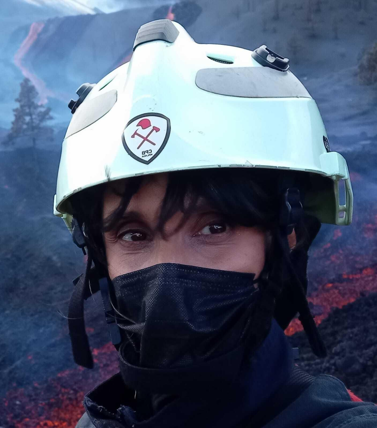 María García, bombera voluntaria en La Palma.