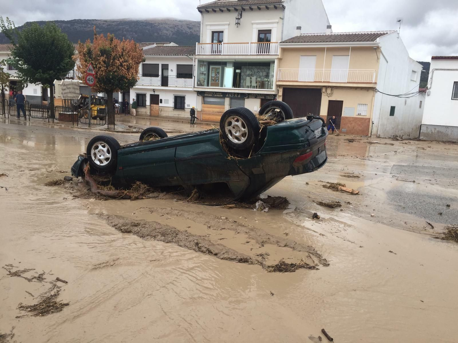 Vehículo afectado por las inundaciones en Villanueva del Trabuco