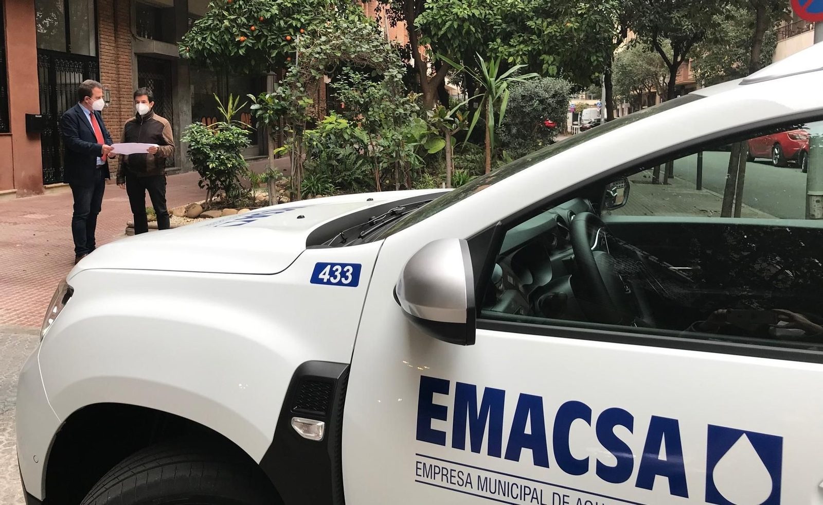 Vehículo de Emacsa durante una obra.