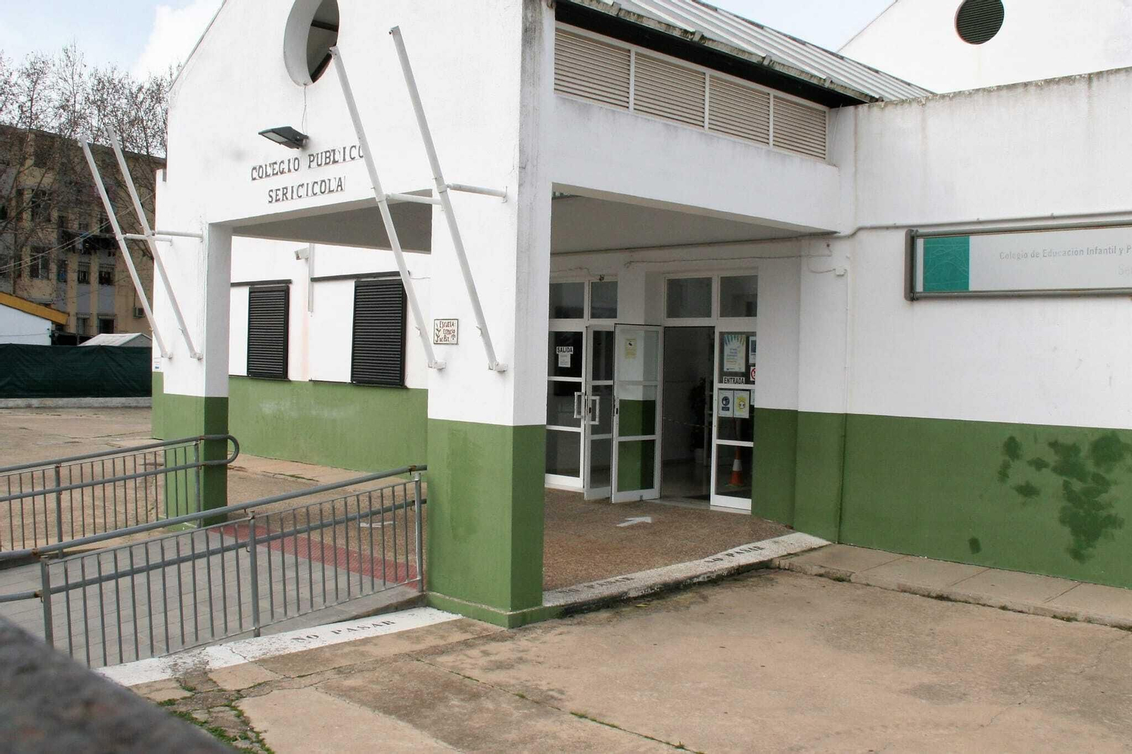 El colegio público Sericícola, ubicado en la barriada de El Tejar.